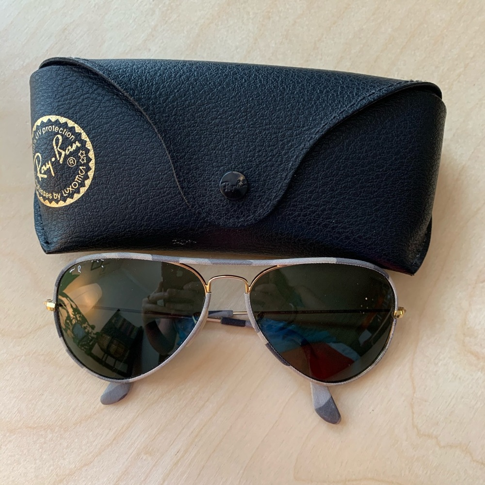 Camo rayban aviators.